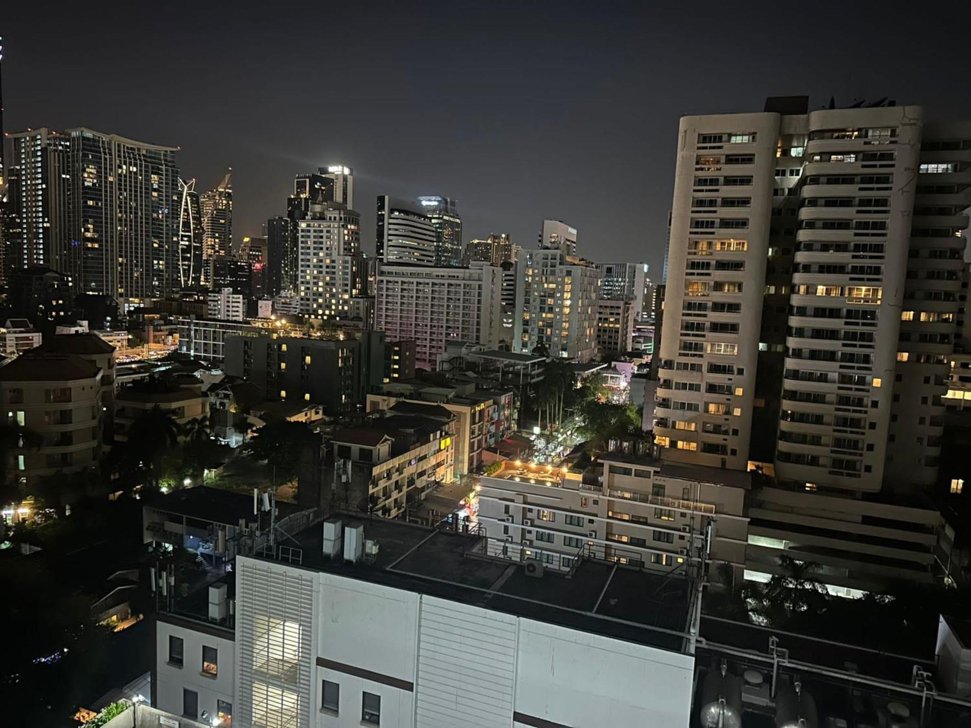 Fully Furnished Omni Tower Apartments Nana - Sukhumvit Soi 4 Banguecoque Exterior foto
