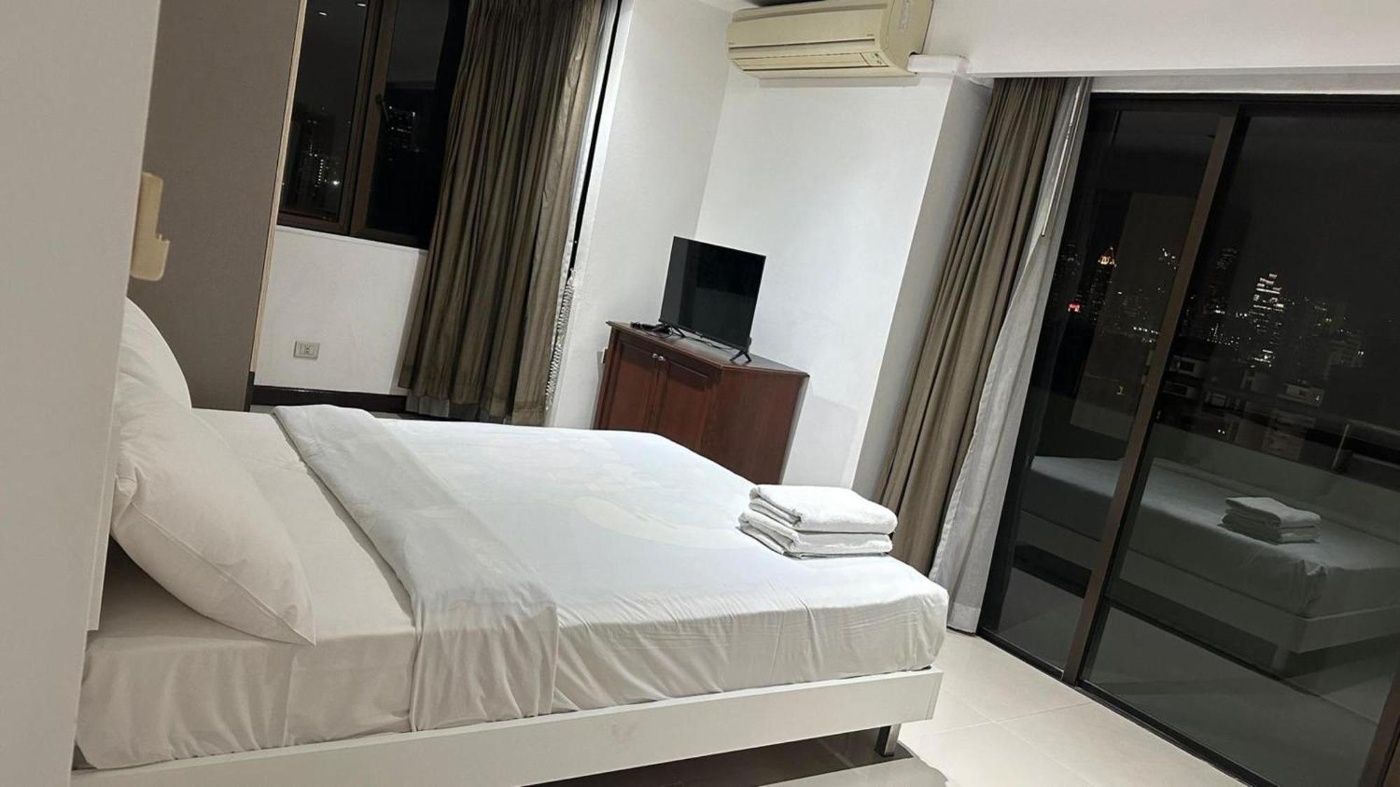 Fully Furnished Omni Tower Apartments Nana - Sukhumvit Soi 4 Banguecoque Exterior foto