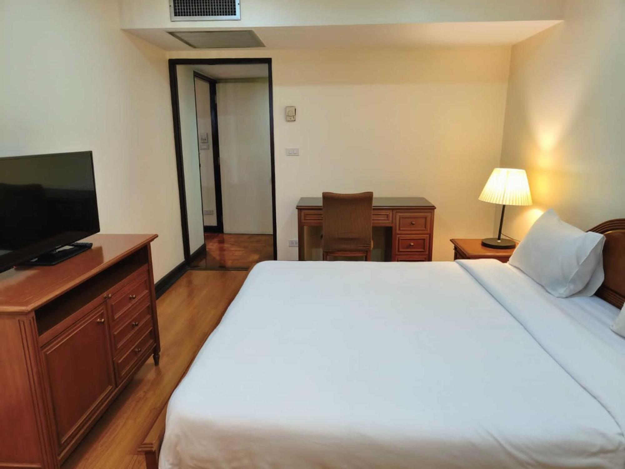 Fully Furnished Omni Tower Apartments Nana - Sukhumvit Soi 4 Banguecoque Exterior foto