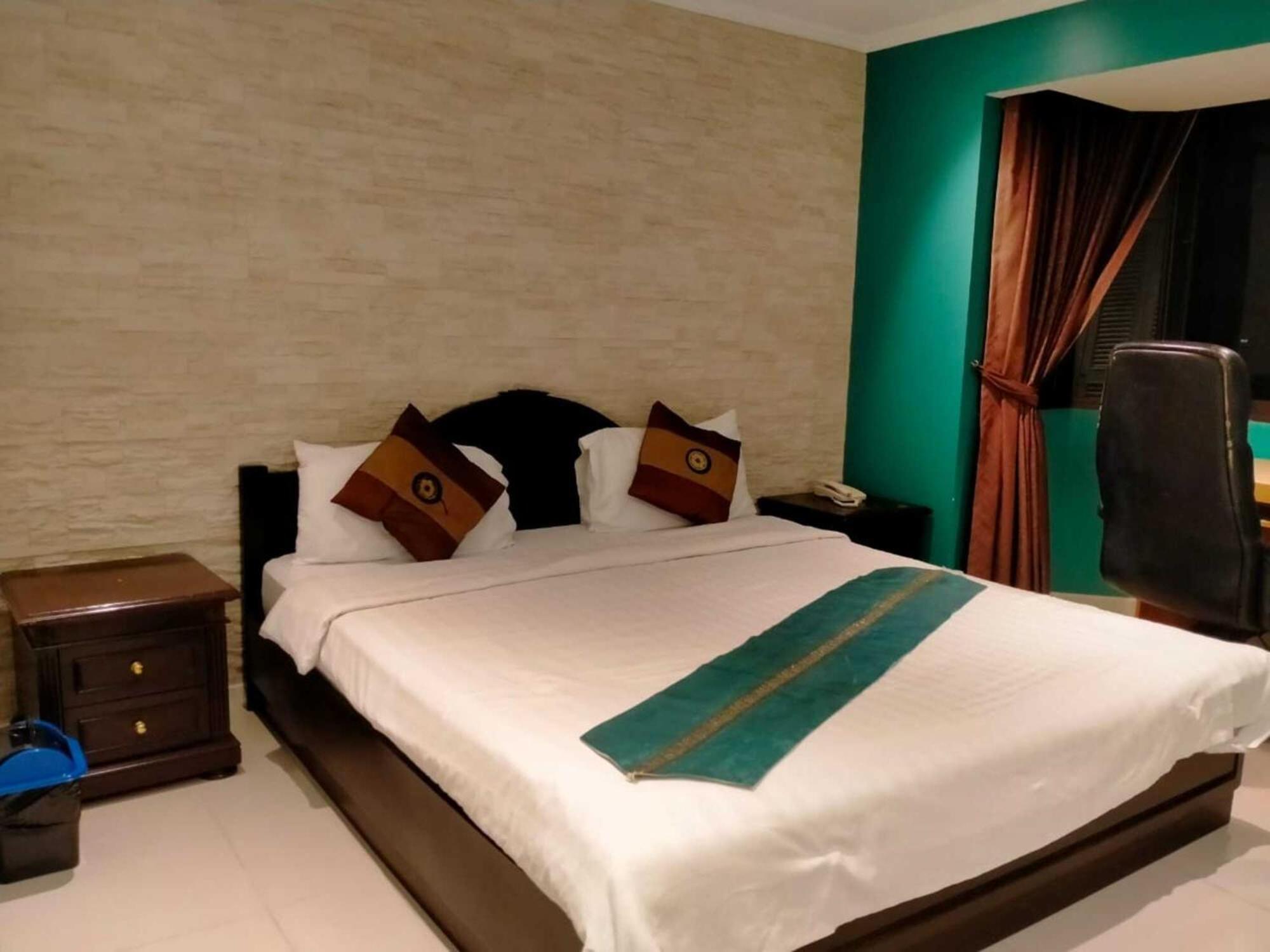 Fully Furnished Omni Tower Apartments Nana - Sukhumvit Soi 4 Banguecoque Exterior foto