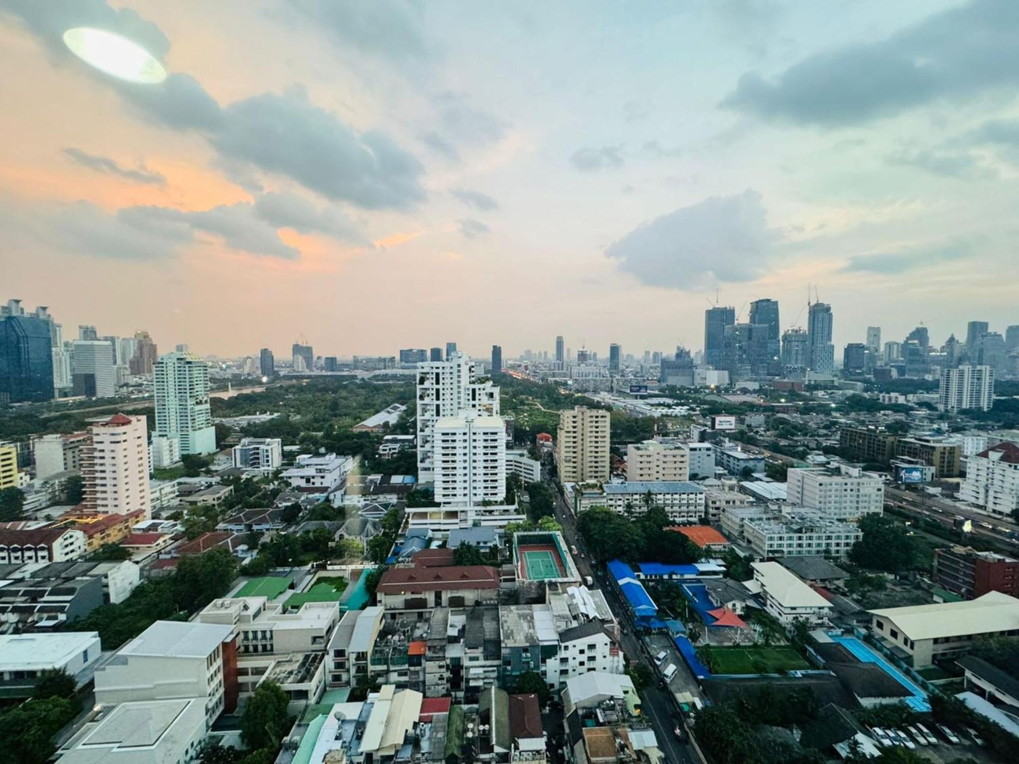 Fully Furnished Omni Tower Apartments Nana - Sukhumvit Soi 4 Banguecoque Exterior foto