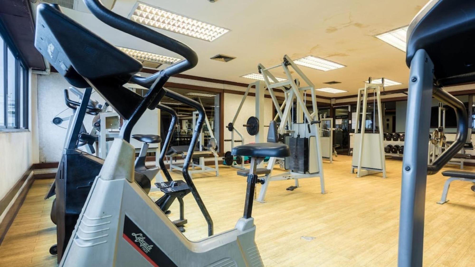 Fully Furnished Omni Tower Apartments Nana - Sukhumvit Soi 4 Banguecoque Exterior foto